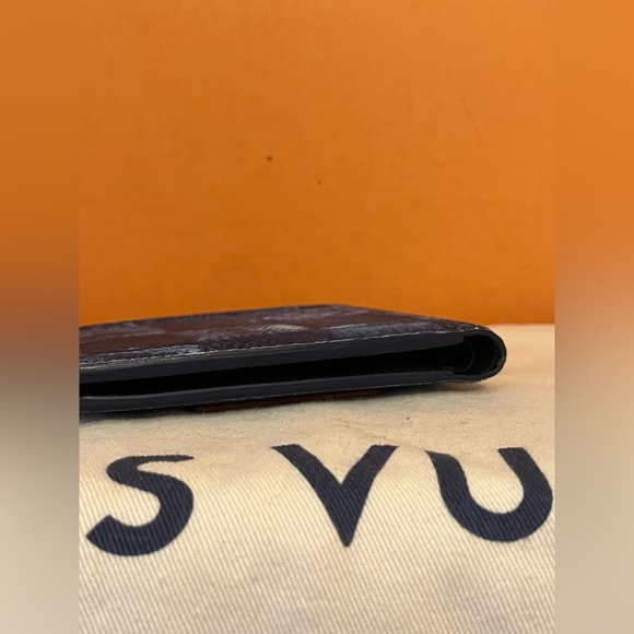 LV Limited Edition Wallet - Picture 6 of 10